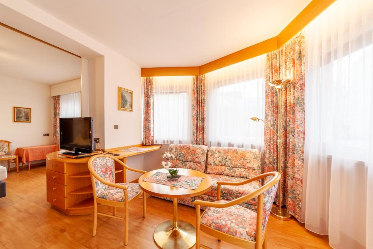 Fruehstuecks-Hotel Olympia Tirolo Exterior photo