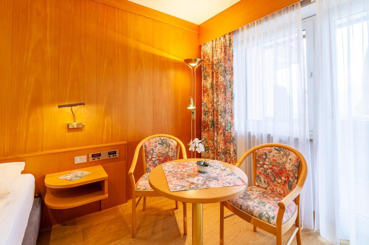 Fruehstuecks-Hotel Olympia Tirolo Exterior photo